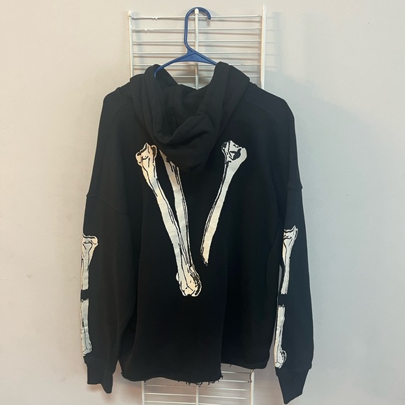 *RARE* 2016 Vlone Skull and Bones Hoodie - Picture 2 of 4